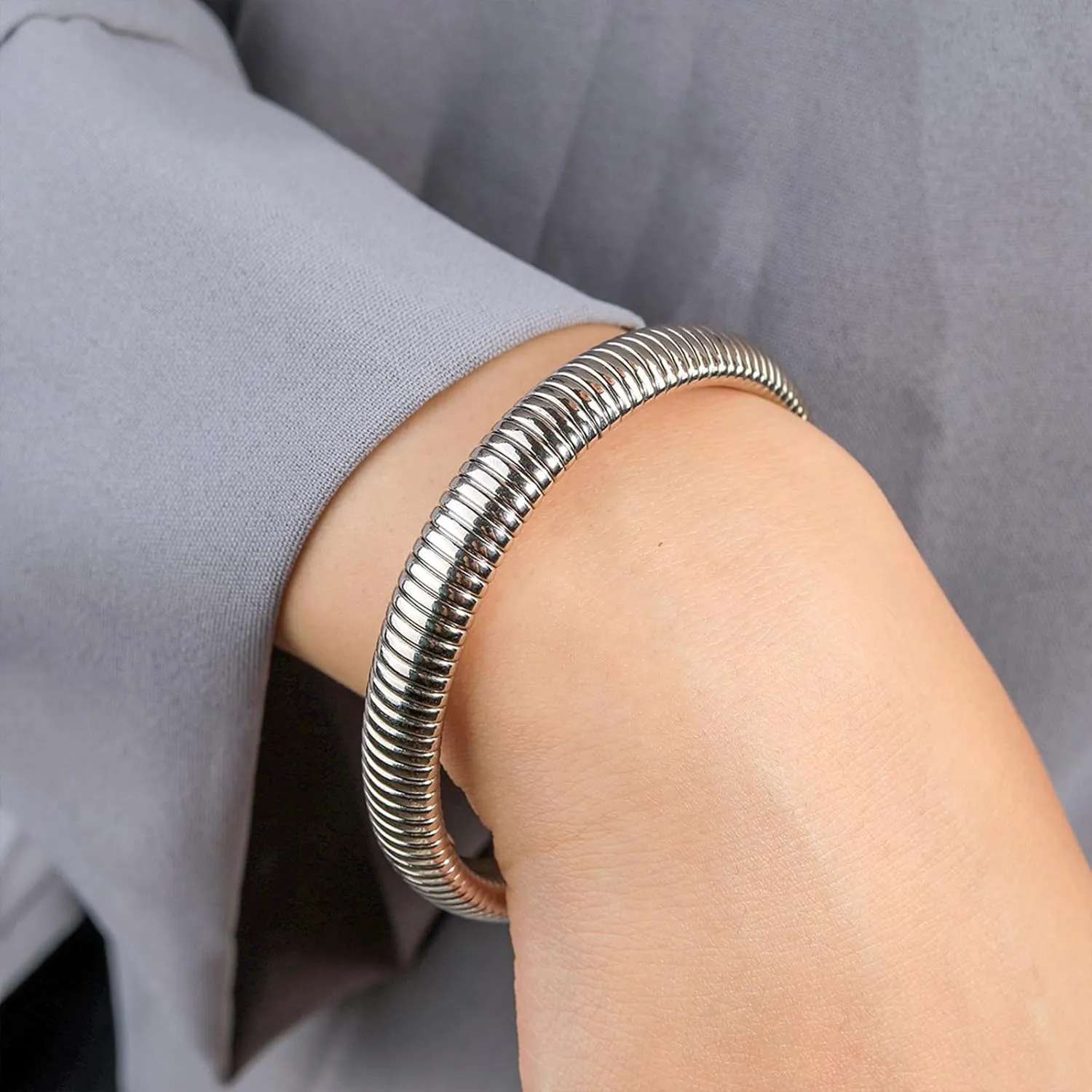 Gold Bangles for Women Chunky Stretch Bangle Bracelets Set 18K Gold Plated Stainless Steel 3 Pieces Stretchy Link Chain Bracelet Flexible Wide Wristband Stack Bangle Bracelet Set Trendy Jewelry Gift