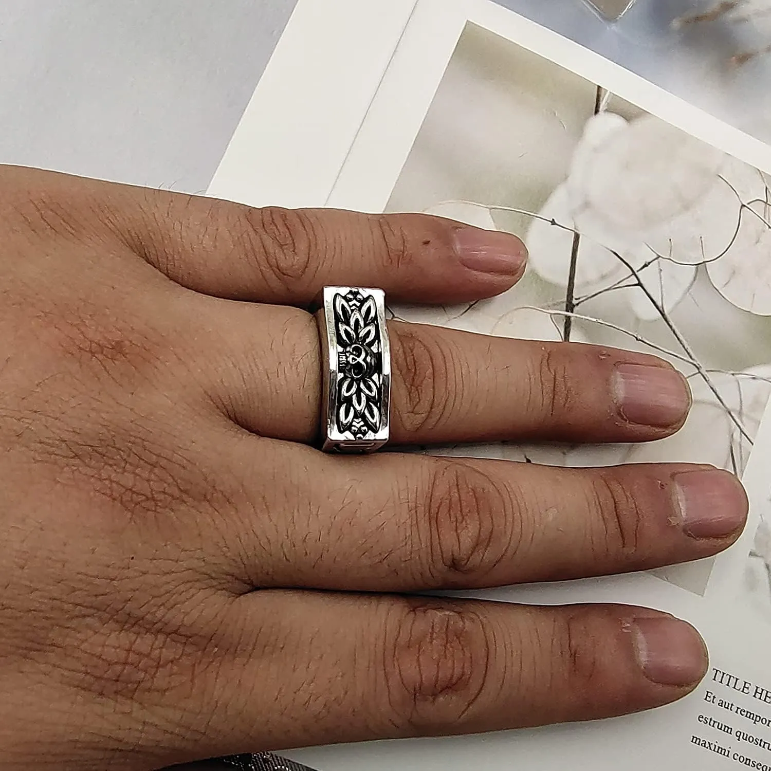 INENIMARTJ Men'S Skull Ring Unique Biker Rider Rings Vintage Carved Band Rings With Mini Secret Compartment Storage Box Punk Hip Hop Party Jewelry for Women