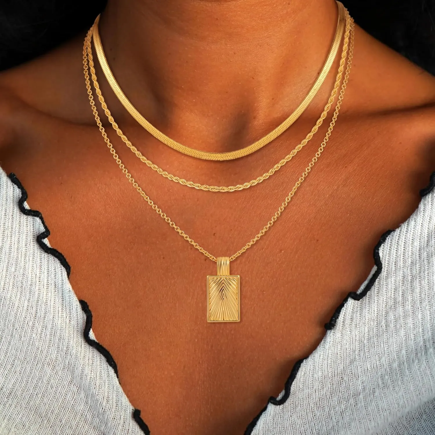 Layered Gold Necklaces for Women, 18K Real Gold Plated Gold Layered Disc Circle Pearl Pendant Necklace Choker Necklace Set Jewelry Gifts for Women
