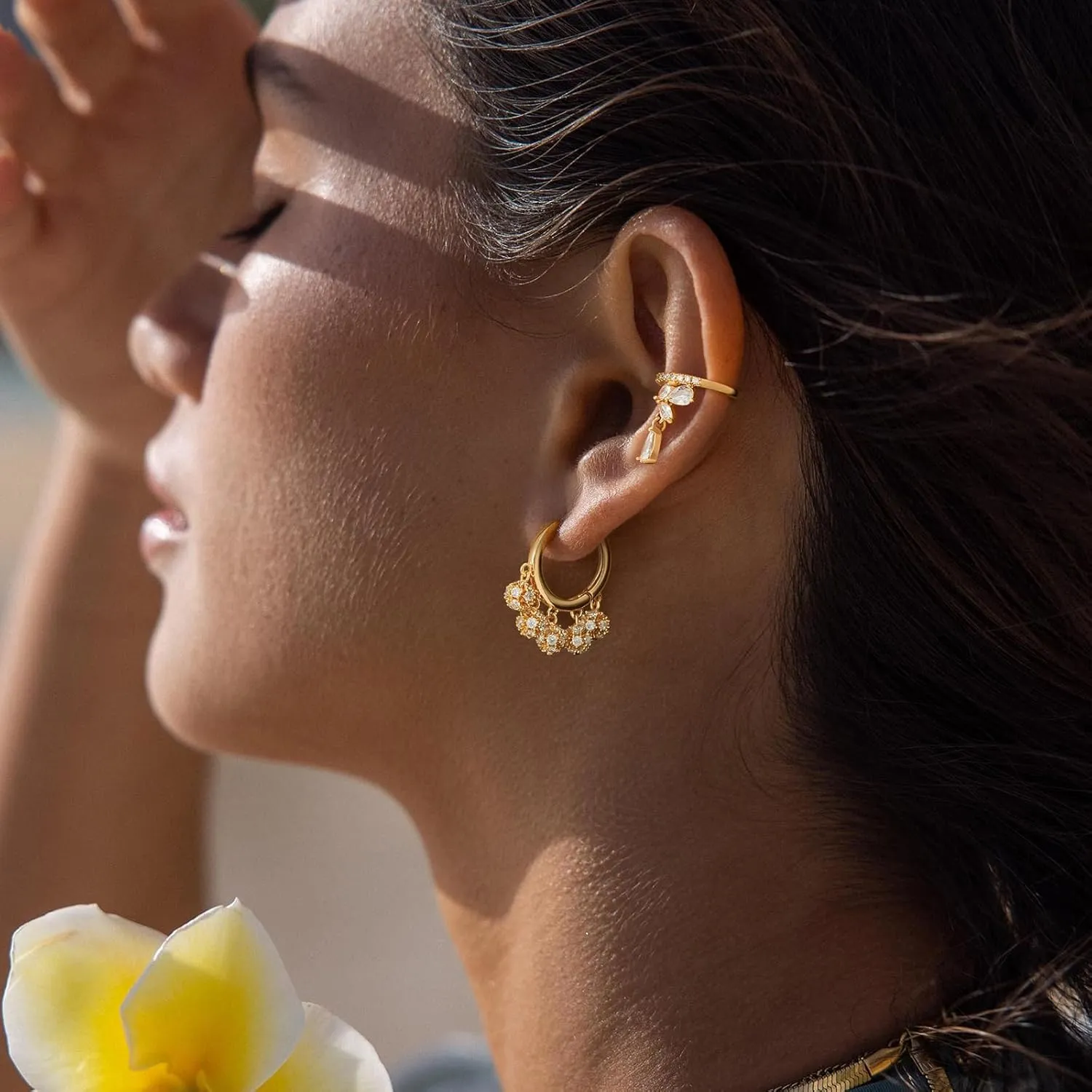 MEVECCO Gold Ear Cuff Earring 18K Gold Plated Non Pierced Ear Cartilage Clip on Wrap Hoop Tiny Chunky Blod Thick Simple Minimalist Handmade Delicate Hypoallergenic Ear Cuff Fake Earrings Women Gift