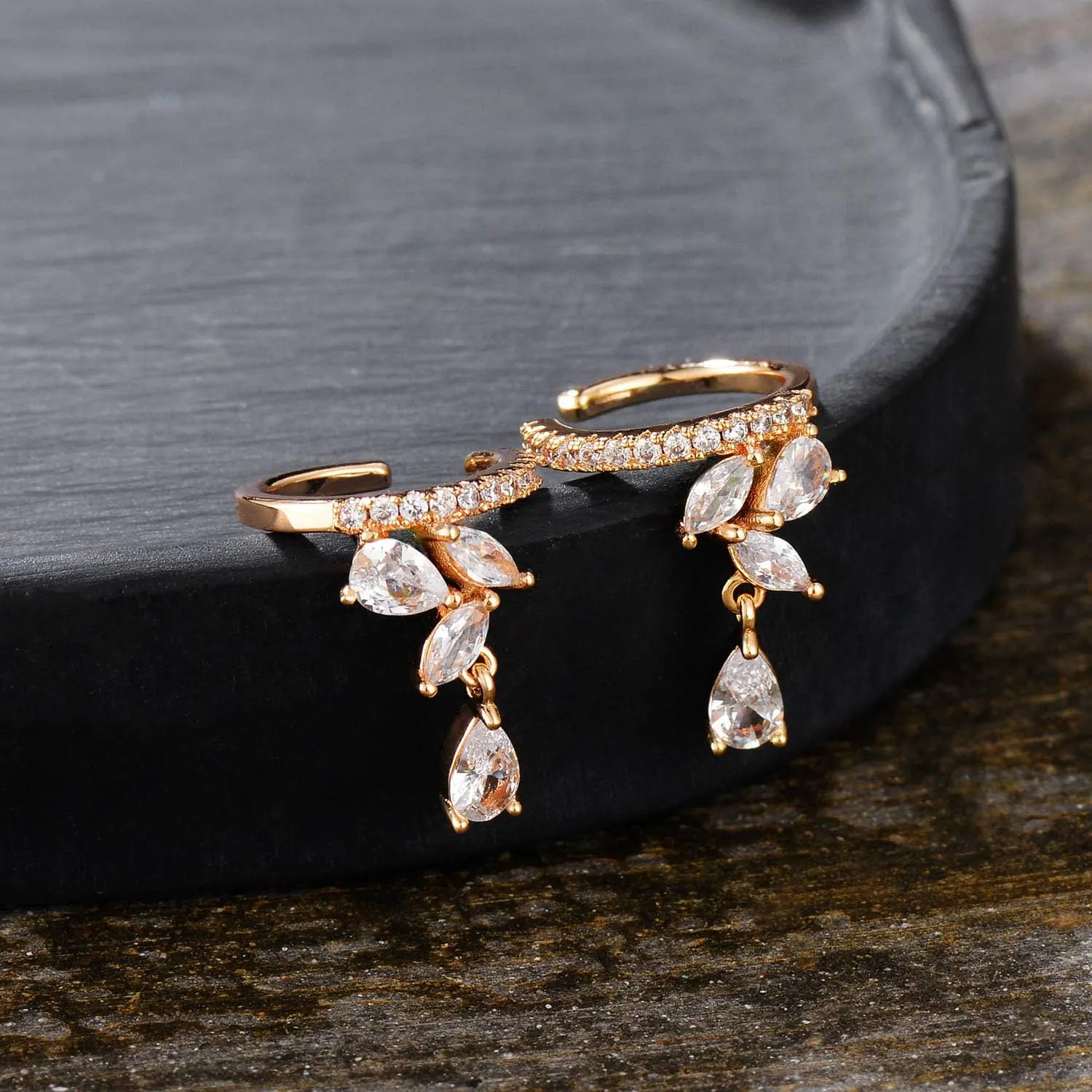 MEVECCO Gold Ear Cuff Earring 18K Gold Plated Non Pierced Ear Cartilage Clip on Wrap Hoop Tiny Chunky Blod Thick Simple Minimalist Handmade Delicate Hypoallergenic Ear Cuff Fake Earrings Women Gift