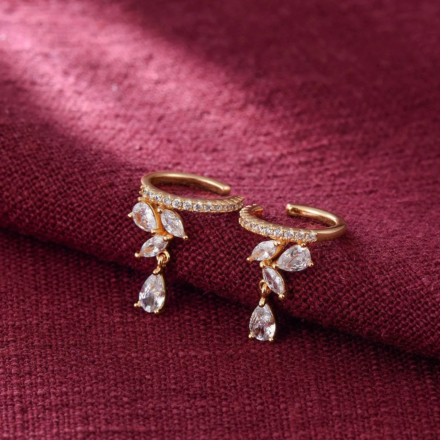 MEVECCO Gold Ear Cuff Earring 18K Gold Plated Non Pierced Ear Cartilage Clip on Wrap Hoop Tiny Chunky Blod Thick Simple Minimalist Handmade Delicate Hypoallergenic Ear Cuff Fake Earrings Women Gift