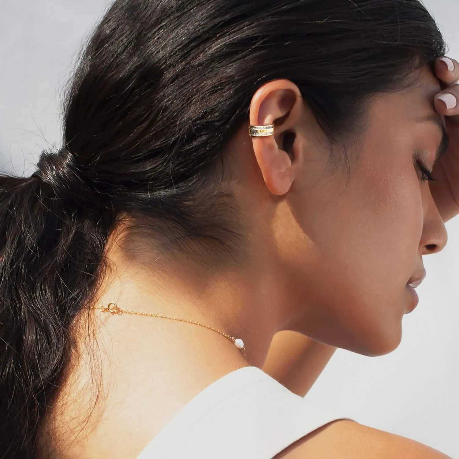 MEVECCO Gold Ear Cuff Earring 18K Gold Plated Non Pierced Ear Cartilage Clip on Wrap Hoop Tiny Chunky Blod Thick Simple Minimalist Handmade Delicate Hypoallergenic Ear Cuff Fake Earrings Women Gift