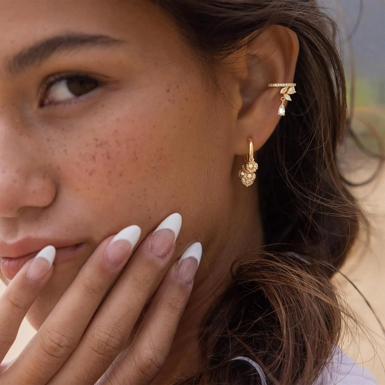 MEVECCO Gold Ear Cuff Earring 18K Gold Plated Non Pierced Ear Cartilage Clip on Wrap Hoop Tiny Chunky Blod Thick Simple Minimalist Handmade Delicate Hypoallergenic Ear Cuff Fake Earrings Women Gift
